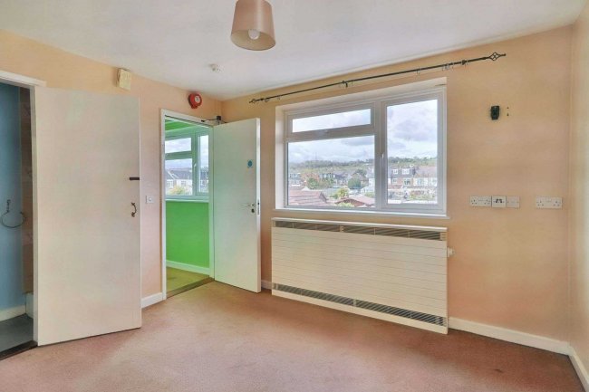 74 Central Road, Drayton, Hampshire, PO6 1QX 5