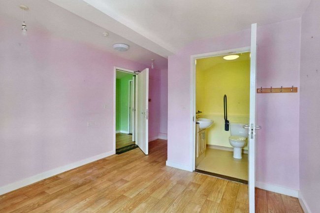 74 Central Road, Drayton, Hampshire, PO6 1QX 5