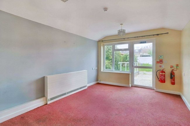 74 Central Road, Drayton, Hampshire, PO6 1QX 5