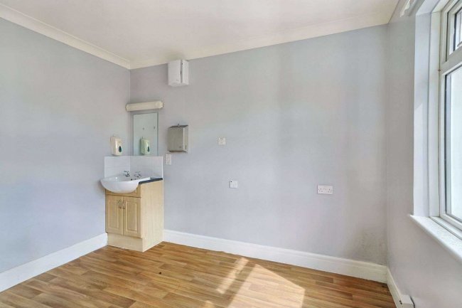 74 Central Road, Drayton, Hampshire, PO6 1QX 5