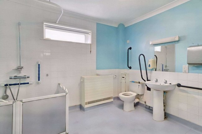 74 Central Road, Drayton, Hampshire, PO6 1QX 5