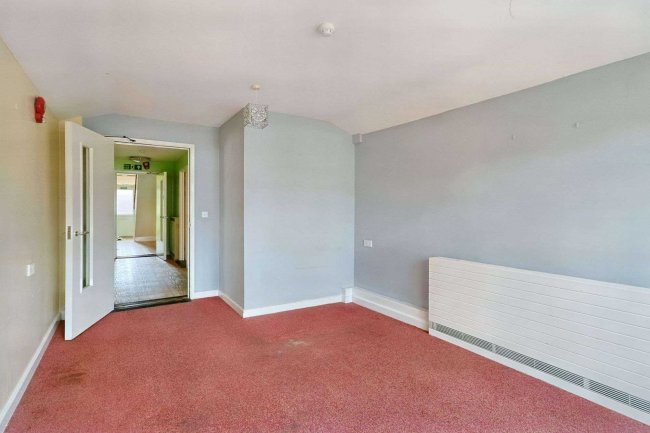 74 Central Road, Drayton, Hampshire, PO6 1QX 5