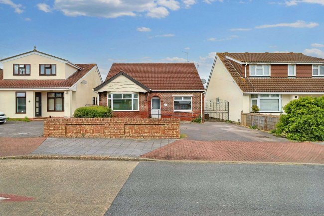 74 Central Road, Drayton, Hampshire, PO6 1QX 5