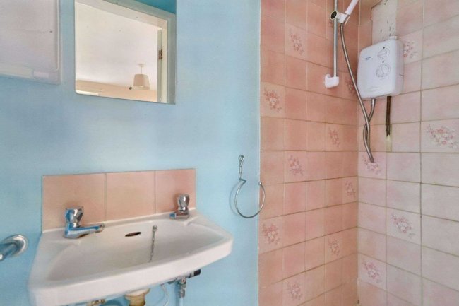 74 Central Road, Drayton, Hampshire, PO6 1QX 5