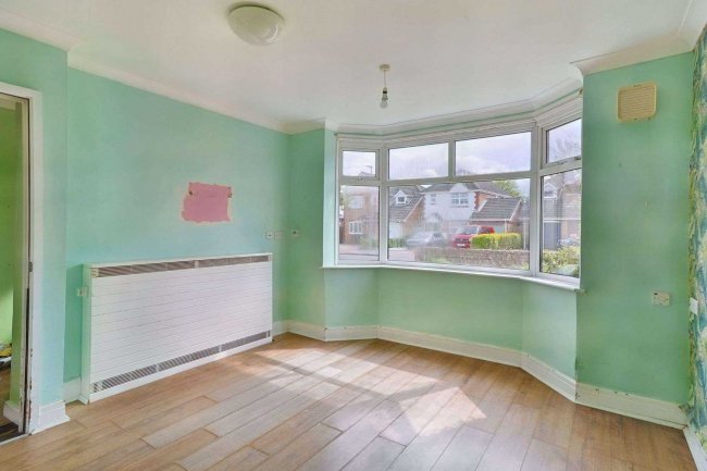 74 Central Road, Drayton, Hampshire, PO6 1QX 5