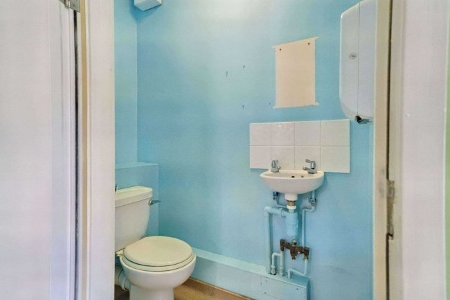 74 Central Road, Drayton, Hampshire, PO6 1QX 5