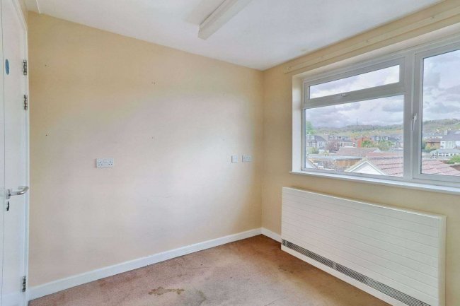 74 Central Road, Drayton, Hampshire, PO6 1QX 5