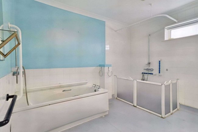 74 Central Road, Drayton, Hampshire, PO6 1QX 5