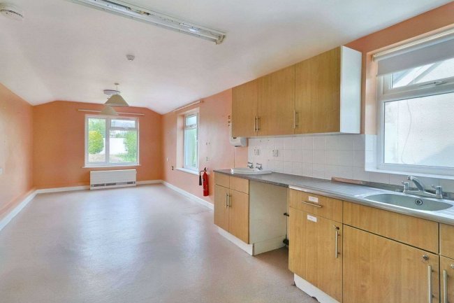 74 Central Road, Drayton, Hampshire, PO6 1QX 5