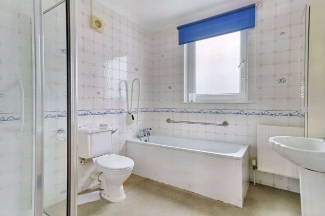 180 Stride Avenue, Portsmouth, PO3 6HW 2