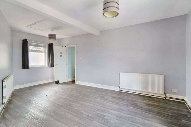 180 Stride Avenue, Portsmouth, PO3 6HW 2