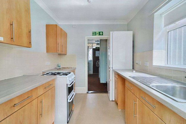 180 Stride Avenue, Portsmouth, PO3 6HW 2