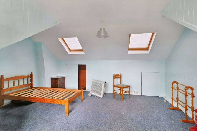 180 Stride Avenue, Portsmouth, PO3 6HW 2