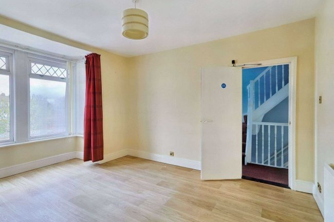 180 Stride Avenue, Portsmouth, PO3 6HW 2