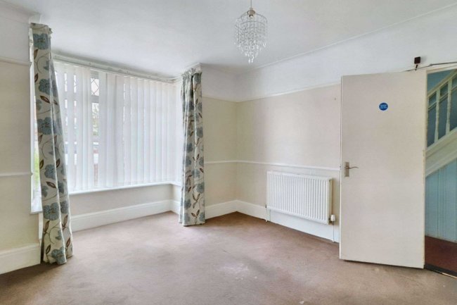 180 Stride Avenue, Portsmouth, PO3 6HW 2