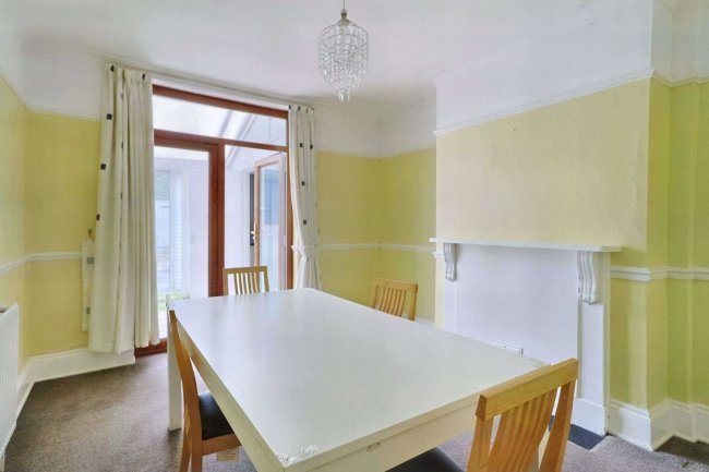 180 Stride Avenue, Portsmouth, PO3 6HW 2