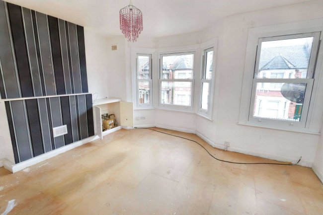 Flat B, 43 Cobbold Road, London, NW10 9SU 6