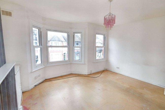 Flat B, 43 Cobbold Road, London, NW10 9SU 6