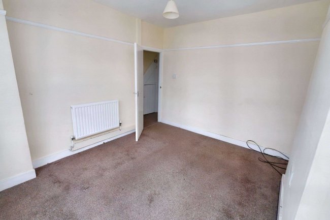 115 Frizlands Lane, Dagenham, RM10 7HL 4