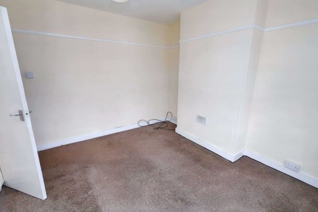 115 Frizlands Lane, Dagenham, RM10 7HL 4