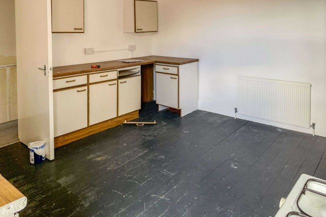 Top floor flat, 2 Clarence Buildings, Avenue Road, Freshwater, Isle Of Wight, PO40 9UU 7