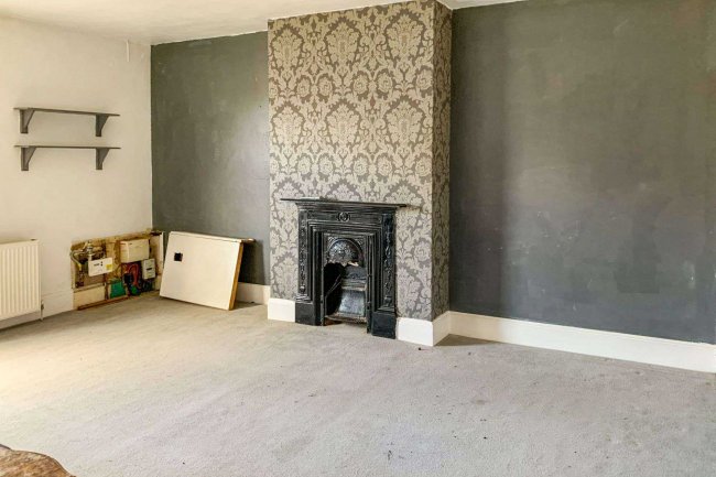 Top floor flat, 2 Clarence Buildings, Avenue Road, Freshwater, Isle Of Wight, PO40 9UU 7