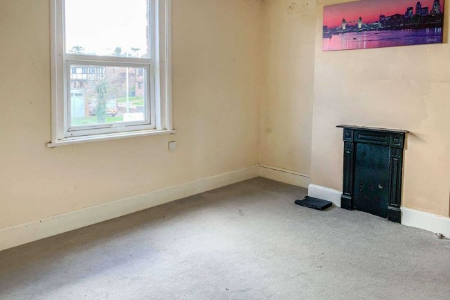 Top floor flat, 2 Clarence Buildings, Avenue Road, Freshwater, Isle Of Wight, PO40 9UU 7