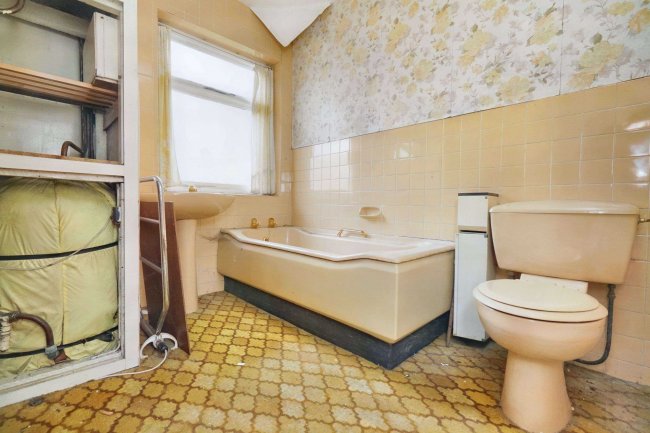 607 Cannock Road, Wolverhampton, WV10 0RP 9