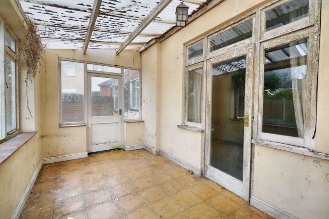 607 Cannock Road, Wolverhampton, WV10 0RP 9