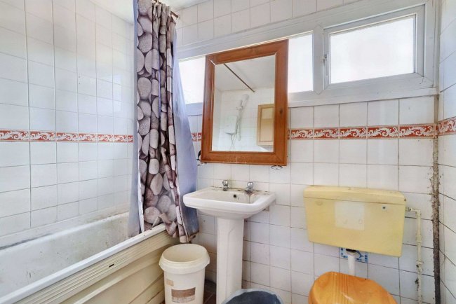 21 Flexford Gardens, Havant, Hampshire, PO9 2LQ 8