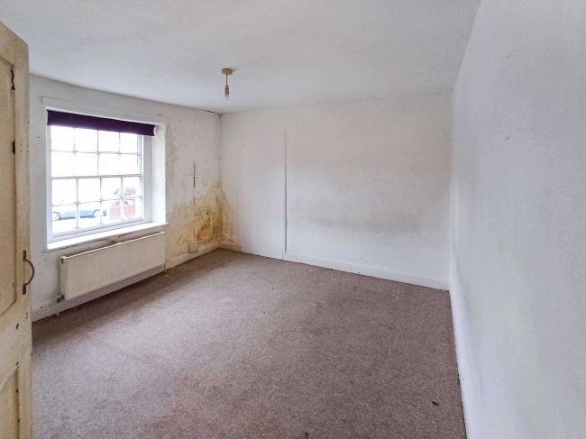 12 East Street, Chard, TA20 1EP 2