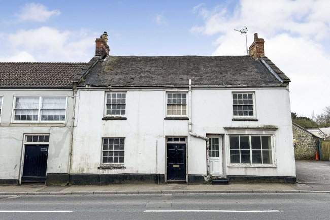 12 East Street, Chard, TA20 1EP 2