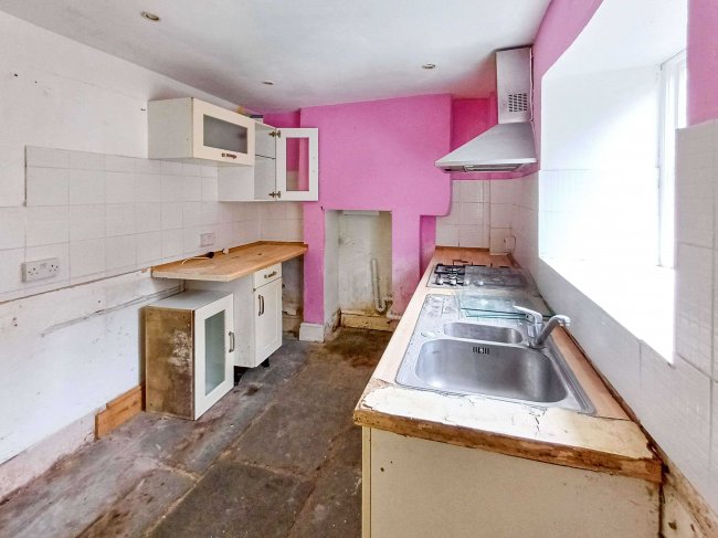 12 East Street, Chard, TA20 1EP 2