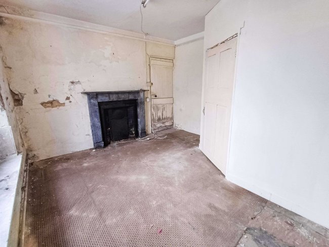 12 East Street, Chard, TA20 1EP 2