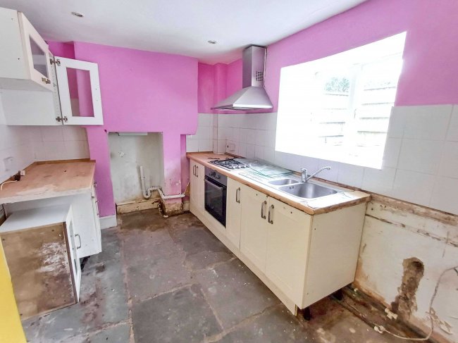 12 East Street, Chard, TA20 1EP 2