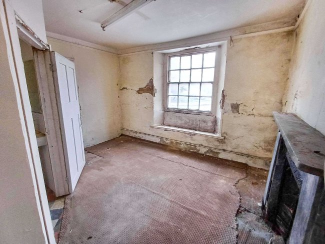 12 East Street, Chard, TA20 1EP 2