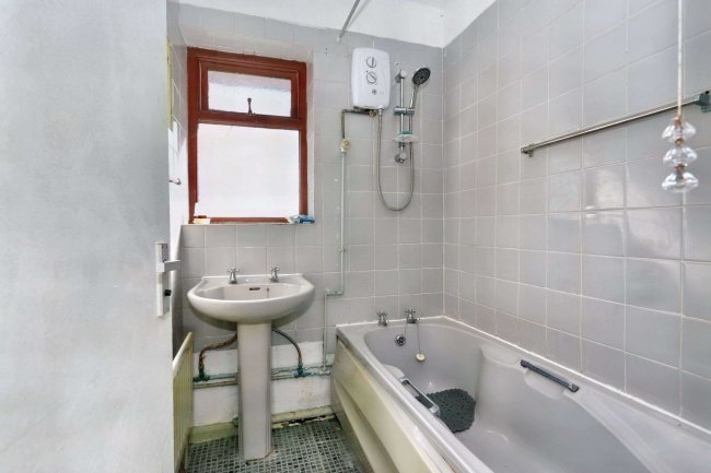 26 Dryden Crescent, Stafford, ST17 9YH 4