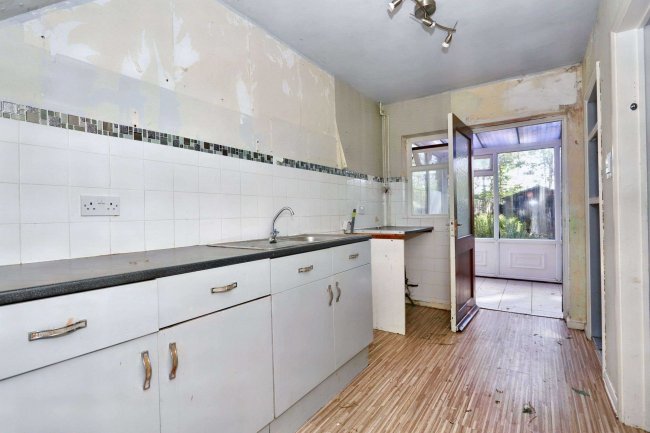 26 Dryden Crescent, Stafford, ST17 9YH 4