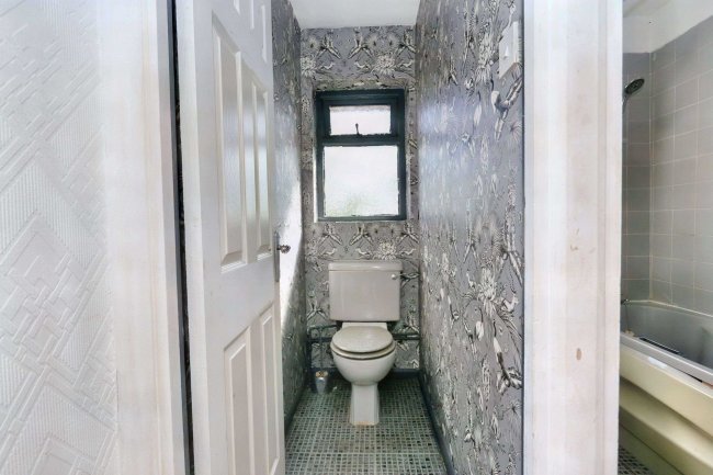 26 Dryden Crescent, Stafford, ST17 9YH 4