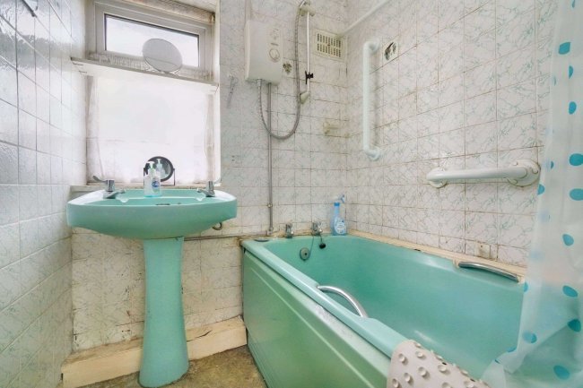 16 Bridgeford Road, Shard End, Birmingham, West Midlands, B34 6RD 7