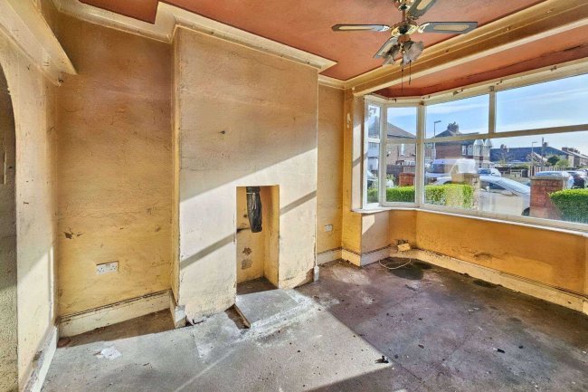 42 Lunedale Avenue, Blackpool, FY1 6LL 10