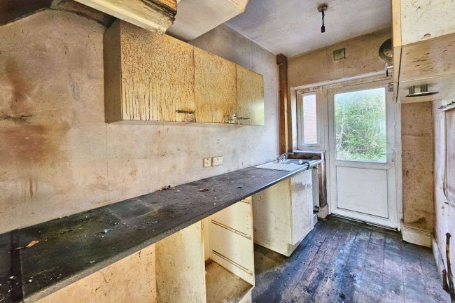 42 Lunedale Avenue, Blackpool, FY1 6LL 10