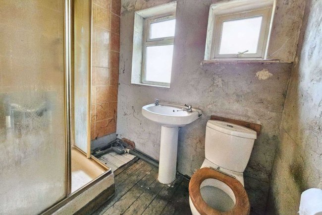 42 Lunedale Avenue, Blackpool, FY1 6LL 10