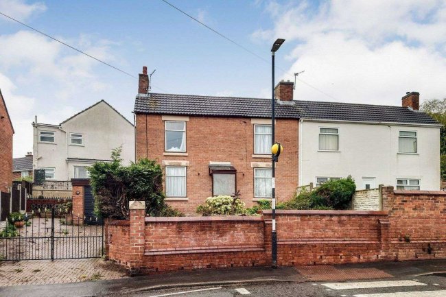 92 High Street, Newhall, DE11 0HT 3