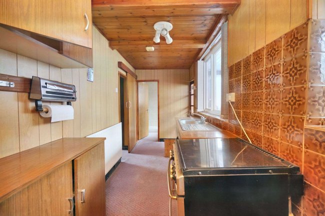 92 High Street, Newhall, DE11 0HT 3