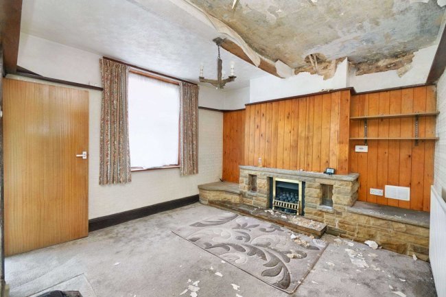 92 High Street, Newhall, DE11 0HT 3