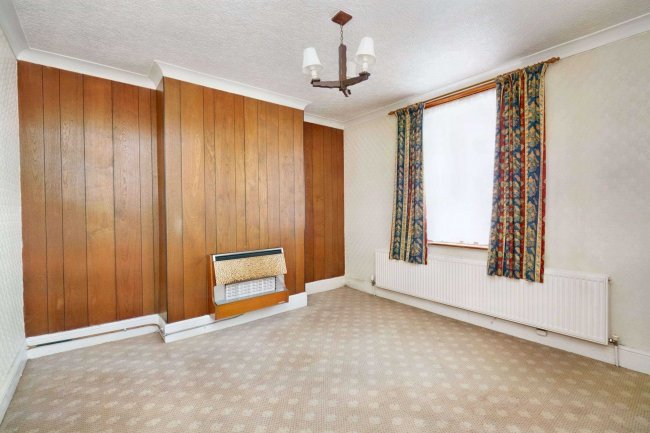 92 High Street, Newhall, DE11 0HT 3