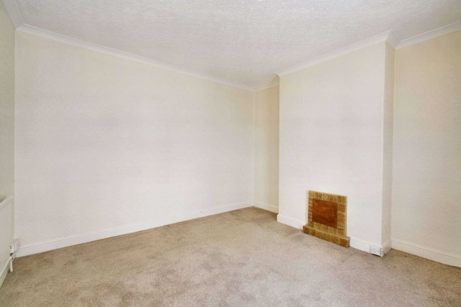 92 High Street, Newhall, DE11 0HT 3