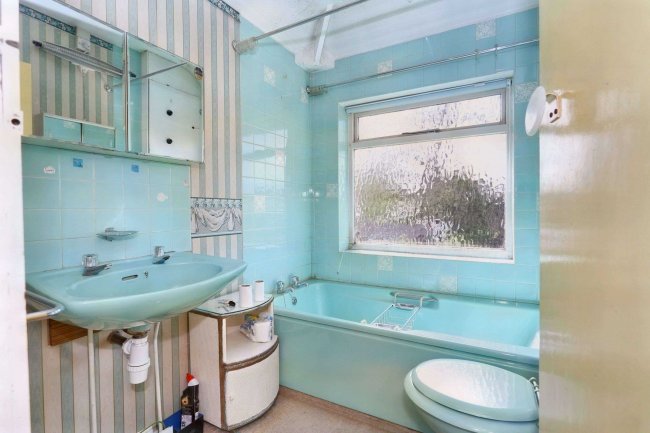 50 Beechwood Avenue, Wednesfield, Wolverhampton, WV11 1DT 5