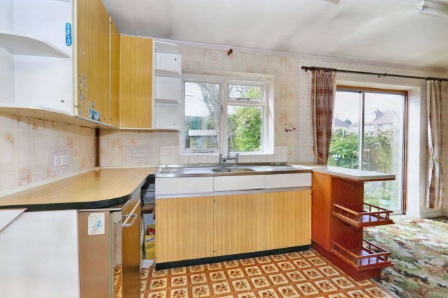 50 Beechwood Avenue, Wednesfield, Wolverhampton, WV11 1DT 5